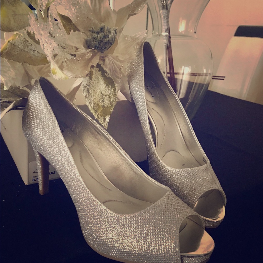 Dance Night Away!! Silver Peep-Toe Pumps